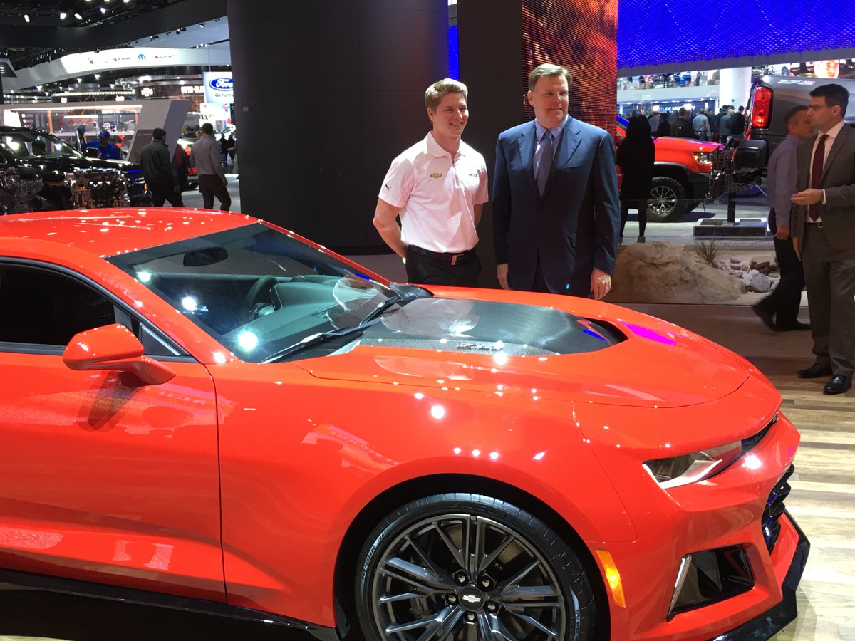 The @Chevrolet Camaro turns 50 in 2017! @JosefNewgarden tells the #DetroitGP what he thinks of the new ZL1. Watch: bit.ly/2jmNuwa