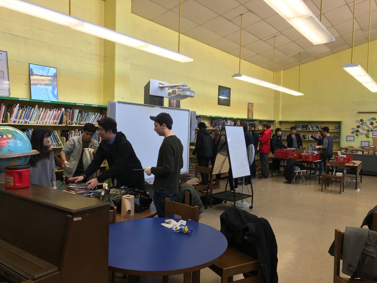 PHLserves's tweet photo. Students from @CurtisInstitute & @artyear organize the library @CrampSchool #KDOS2017 #PhillyHeroes https://t.co/CK41QgpHb4