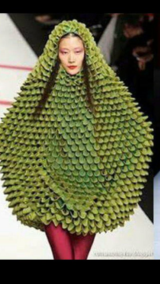 smilythings's tweet image. Bill Kaulitz vs. The rest of us