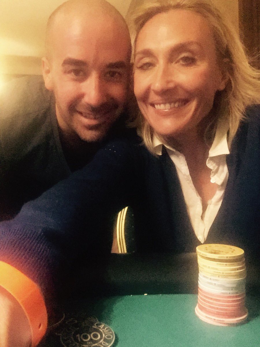 J'ai tronqué l'appareil photo contre des jetons, aujourd'hui, cest moi la livetarde ! #WSOPC #marrakech #whynotme <a href="/Veunstyle/">Steven B.</a>