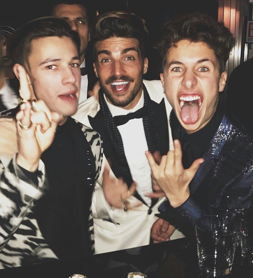 CameronDFrance's tweet photo. Cam, Mariano Divaio et Juanpa Zurita à la Fashion Week de Milan. https://t.co/vaD2RD2cjZ