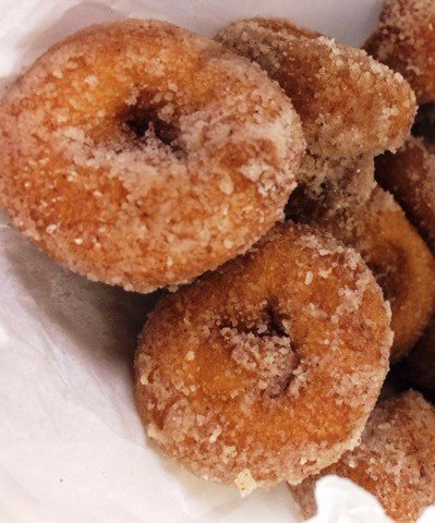 dzakroczymski's tweet image. Freshly. Made. Mini Donuts. Need I say more? Available at the Sil's Mini Donut portables outside Sections 226 &amp;amp; 418. @SilsMiniDonuts @Bucks