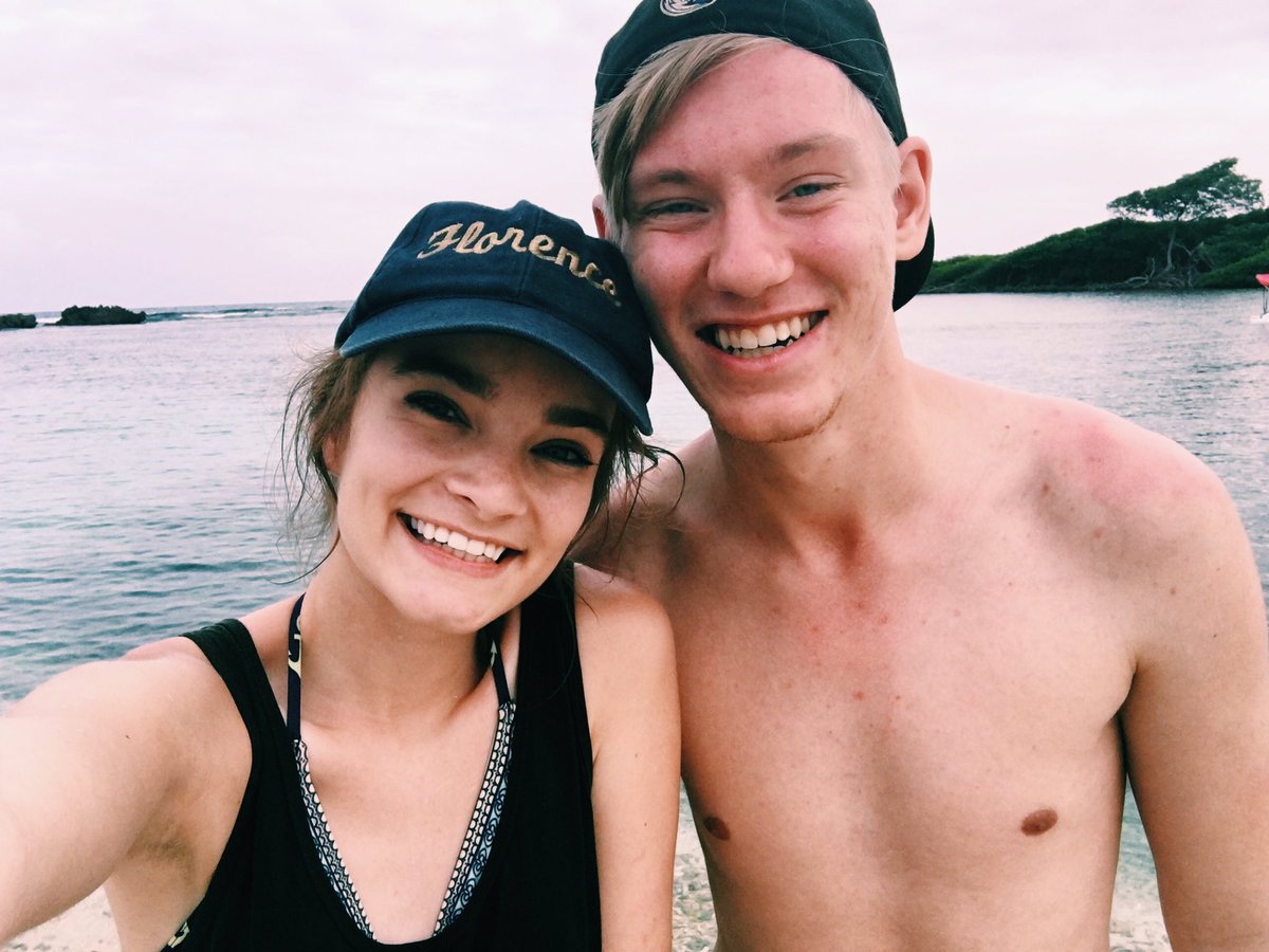 emhasti1's tweet photo. Baby you a song that makes me wanna roll my windows down and cruise 🛳💙 https://t.co/iZEwd0CMWj