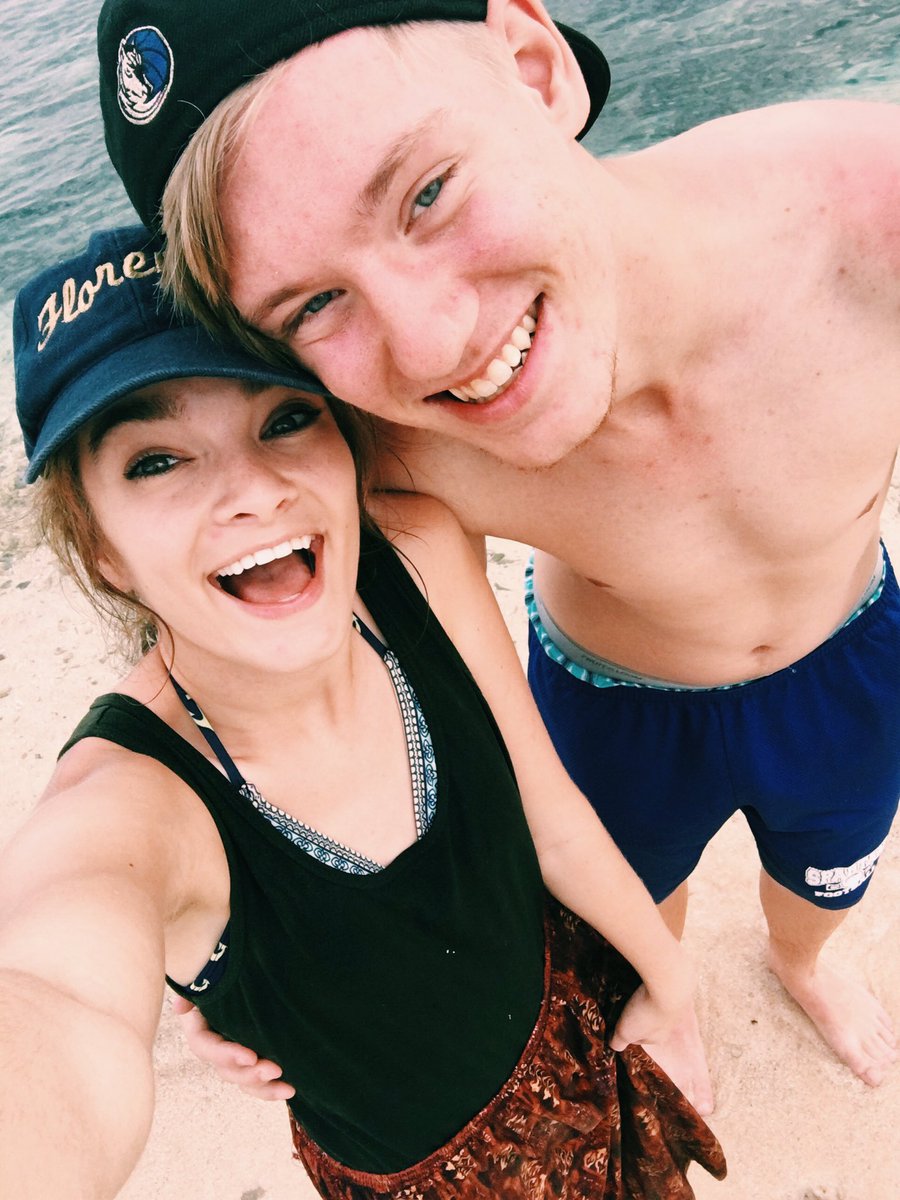 emhasti1's tweet photo. Baby you a song that makes me wanna roll my windows down and cruise 🛳💙 https://t.co/iZEwd0CMWj