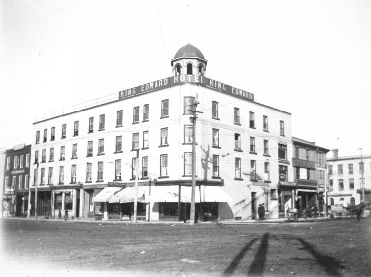 The old King Edward Hotel is at the corner of Wyndham and Macdonell. https://t.co/378thfmuQu