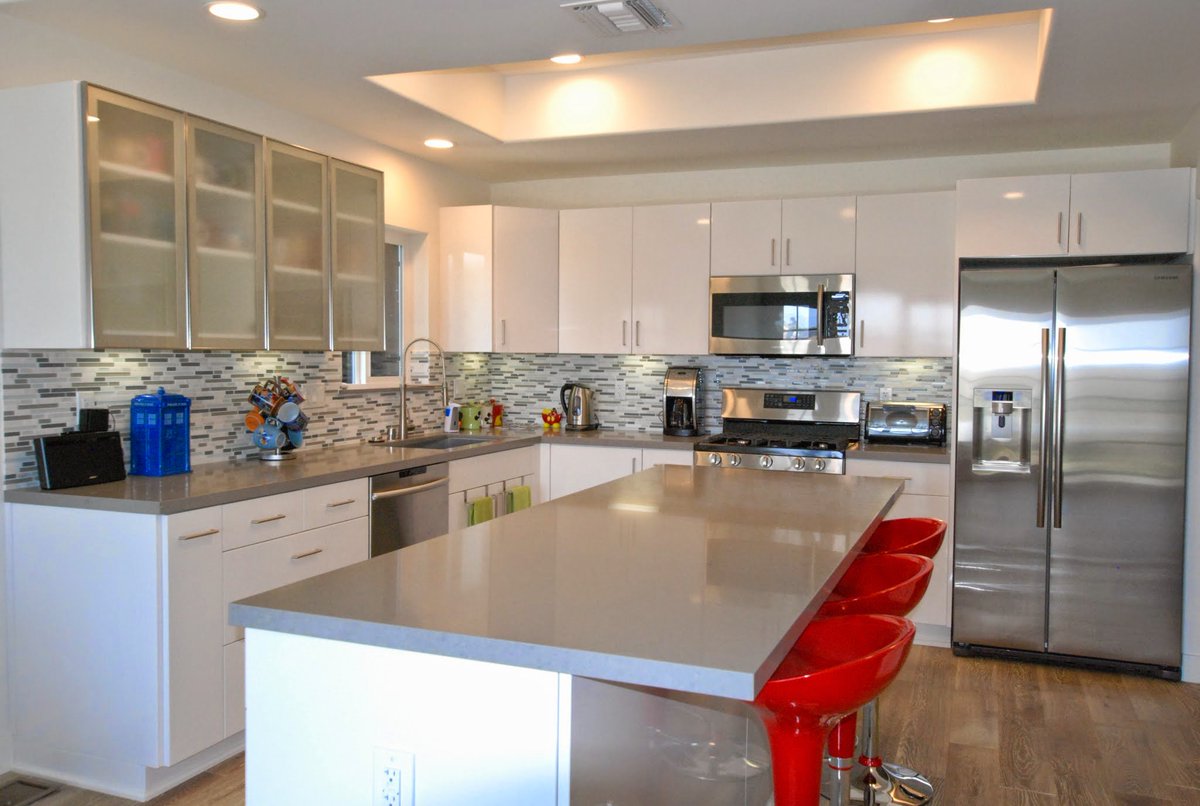 PreciseHome's tweet image. #Kitchenremodeling #kitchen #island #hardwoodfloor #backsplash #sink #appliances #cabinets #losangeles #homedesign #home
Call : 800.805.0692