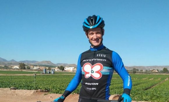 El colonense <a href="/CatrielSoto/">Catriel Andrés Soto</a> ahora integra el Primaflor-Mondraker-Rotor-Ajram Capital Racing Team junto al español Carlos Coloma.  <a href="/FACiMoARG/">FACiMo</a>