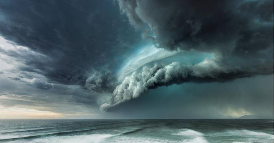 Incredible image of a shelf cloud in Tacking Point, #Australia last week!
Credit: Will Eades
#Stormhour <a href="/VicStormChasers/">Victorian Storm Chasers</a> <a href="/ReedTimmerAccu/">Reed Timmer (parody)</a>