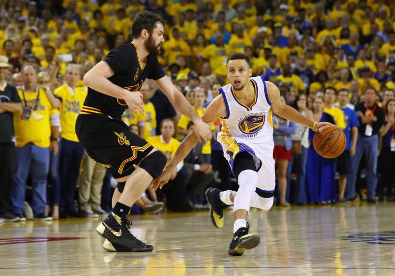 BIGPLAYcle's tweet photo. HELP KEVIN LOVE PASS THAT CENTER FROM THE 76ERS!!! 
RT RT RT RT RT RT 
#NBAVote https://t.co/OJ1mwF0Jqk