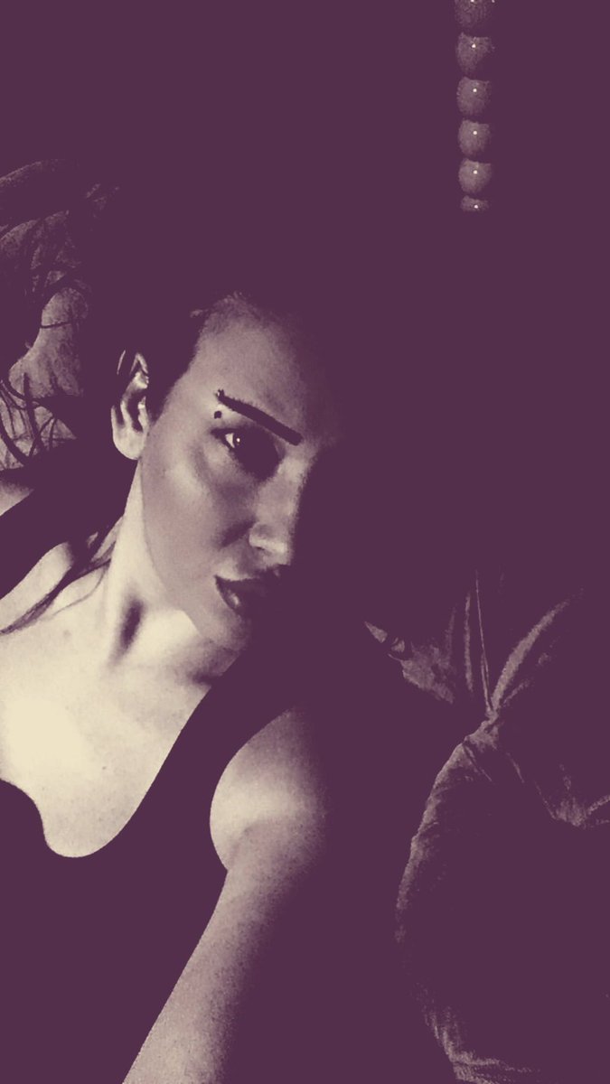 Bir insan blmyrsa ne istedğni hem seni zyn edr hem kendni..dibni görmedğn suya dalmadığın gibi...emin olmadığn sevgye teslm etme kendini...