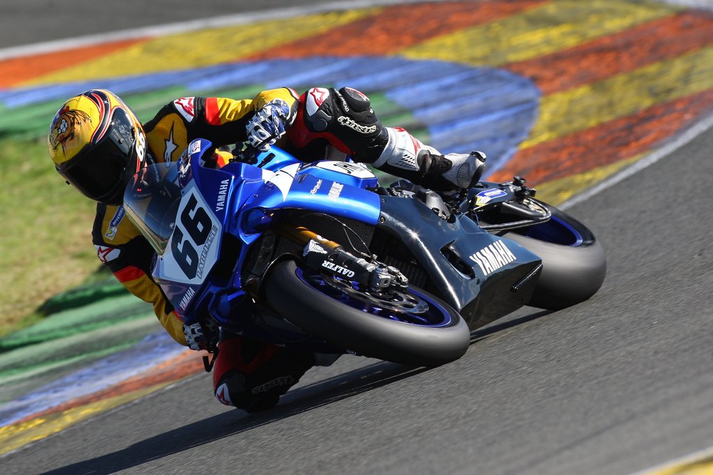 PMena_GP's tweet photo. #Faltan 66 días para #MotoGP con @plg_66, que a sus 58 años ha sumado 11 puntos en el Campeonato de Europa de #SBK del #FIMCEVRepsol. https://t.co/CPCQH6IuG6