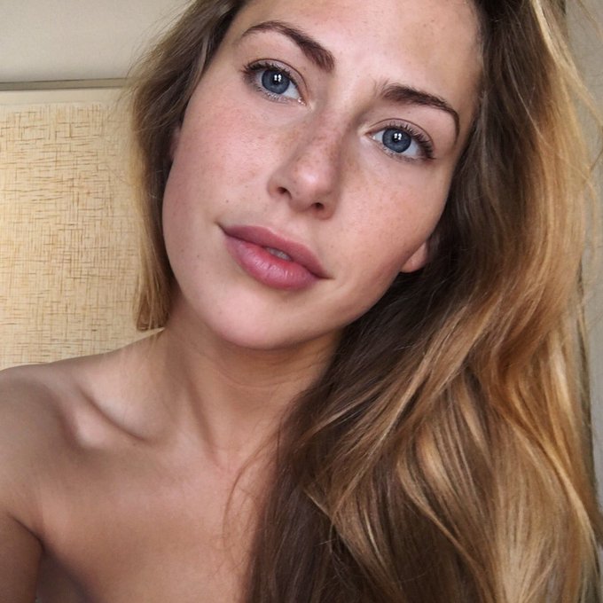may your coffee be strong &amp; your selfie lighting be stronger ☕️ #mondaymotivation https://t.co/EnJVc<a href="/tag/mondaymotivation"class="tags"><span>#mondaymotivation</span></a>
