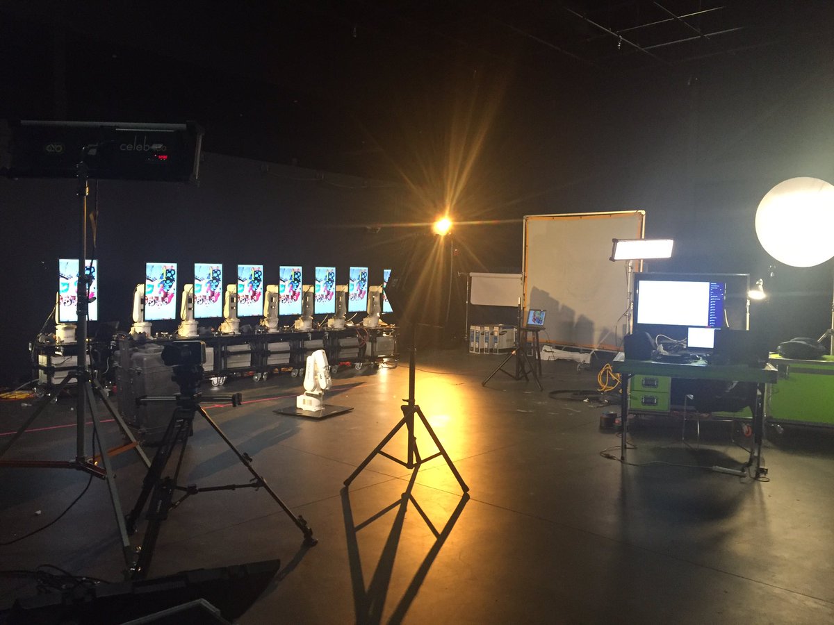 AndyRobot's tweet image. #RoboScreens in rehearsal today...#robots @ABBRobotics #art #design #autodeskmaya #robotAnimator #Florida