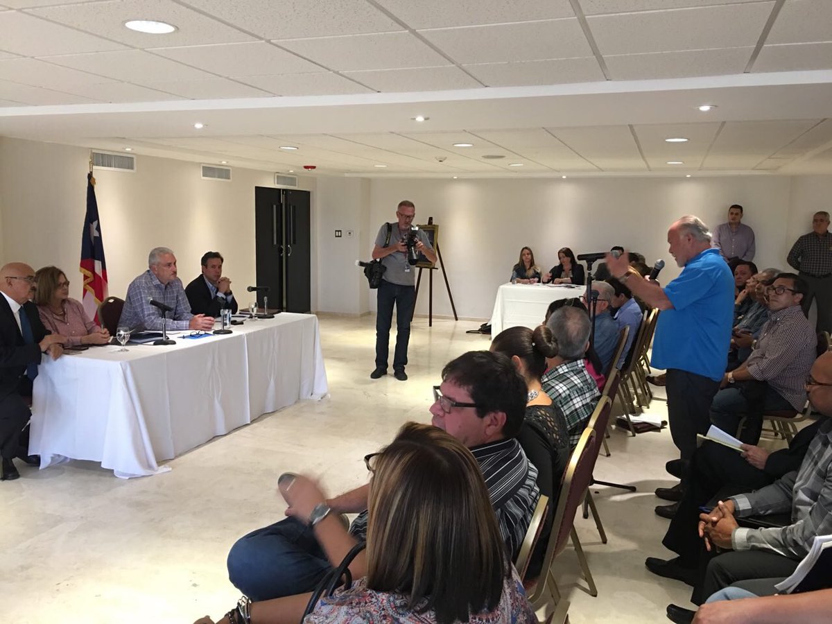 trschatz51's tweet photo. Escuchando a los líderes sindicales sobre la Reforma Laboral con la pres de la Com de Hacienda @mpadilla2016 y de Gobierno, @Miguel_Romero_ https://t.co/YMma2ubnNa