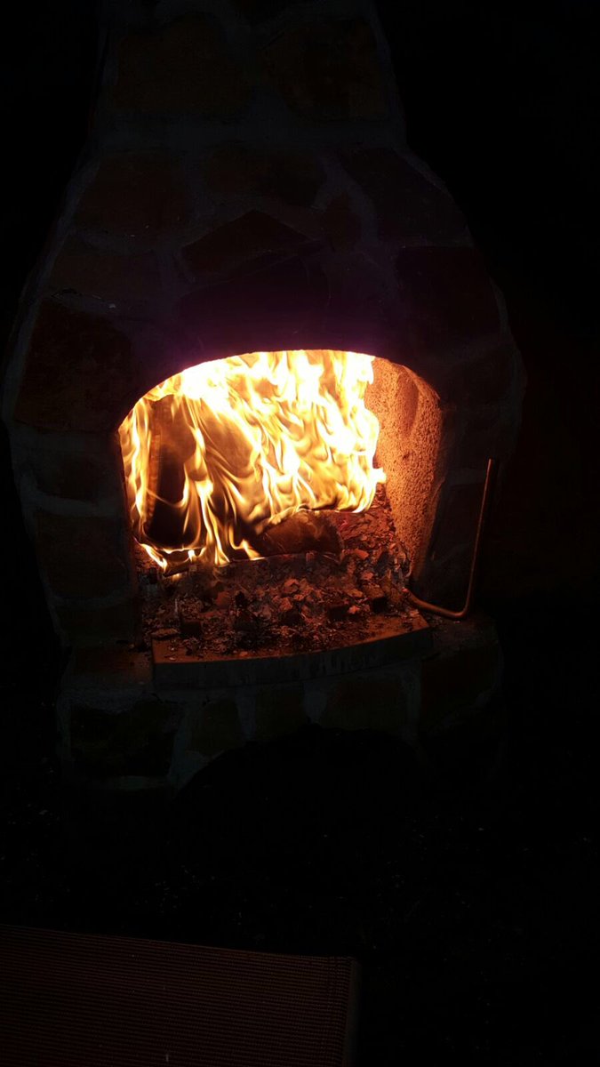 D_Tention's tweet photo. #weekendpicture @VanDOfficial snow, fireplace, family and fun!! ❤️❤️❤️ https://t.co/0T2ldhGjg7