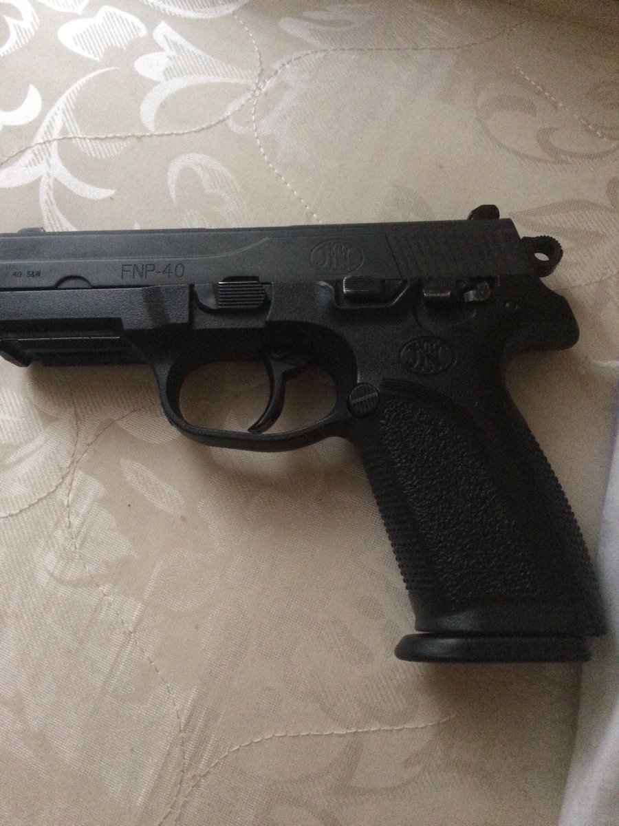 BussDeyAss's tweet photo. FNP-40 fa sale https://t.co/3UxoY8oCej