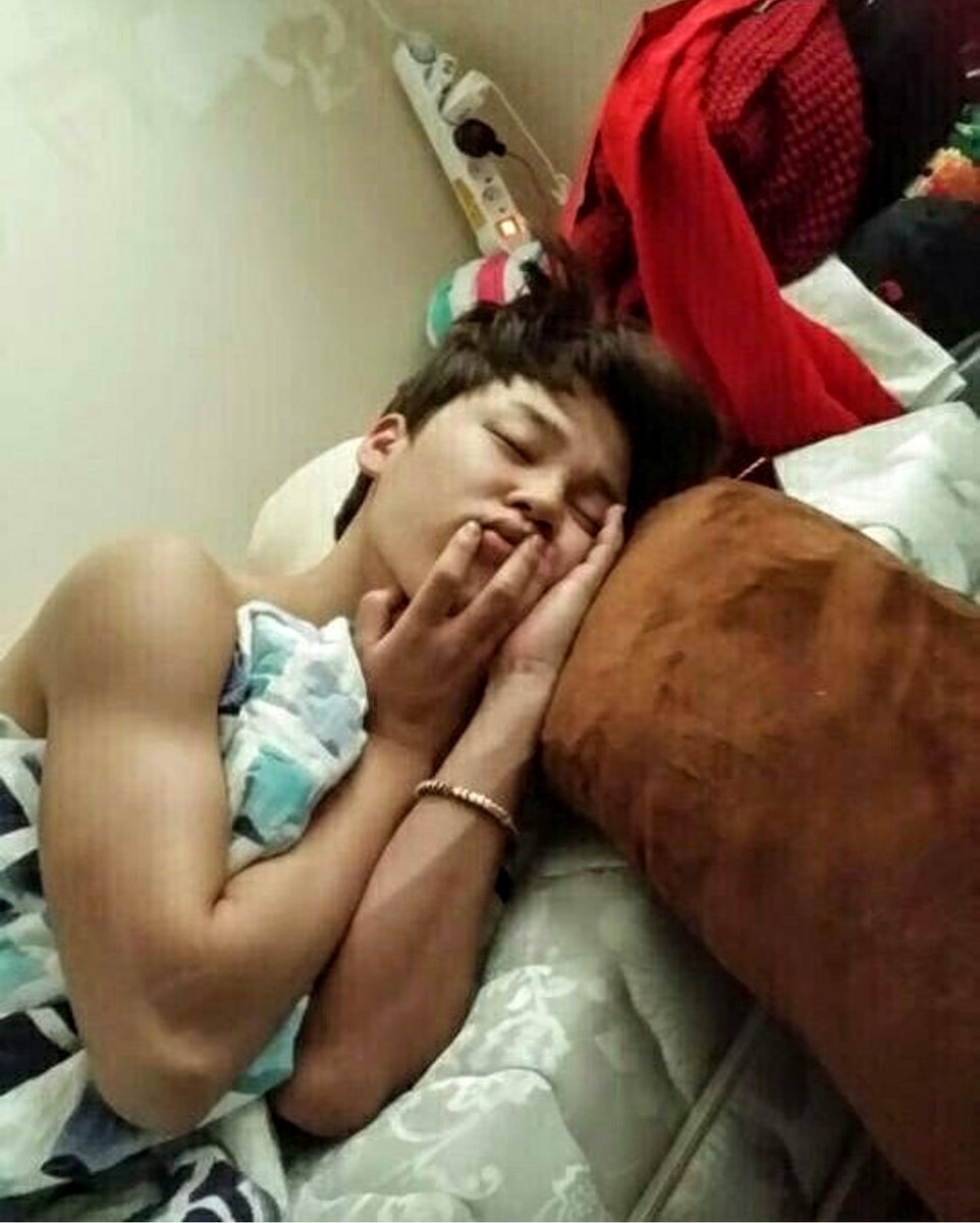 pleasekook's tweet photo. boyfriend jimin
- finger hearts
- corny movie cliches 
- singing you to sleep
- long warm hugs https://t.co/NvqMsHpGyB