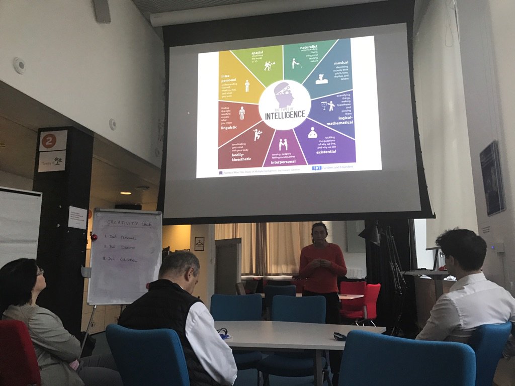 stephanykong's tweet photo. Atelier #CreativityCheck chez @ChocoWatt @EDFofficiel avec @maevatordot https://t.co/khfH8l5qSc