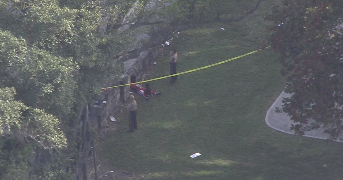 #BREAKING 3 shot near Martin Luther King Jr. Park in Miami bit.ly/2iv1m7T https://t.co/hr0cGaA5FN