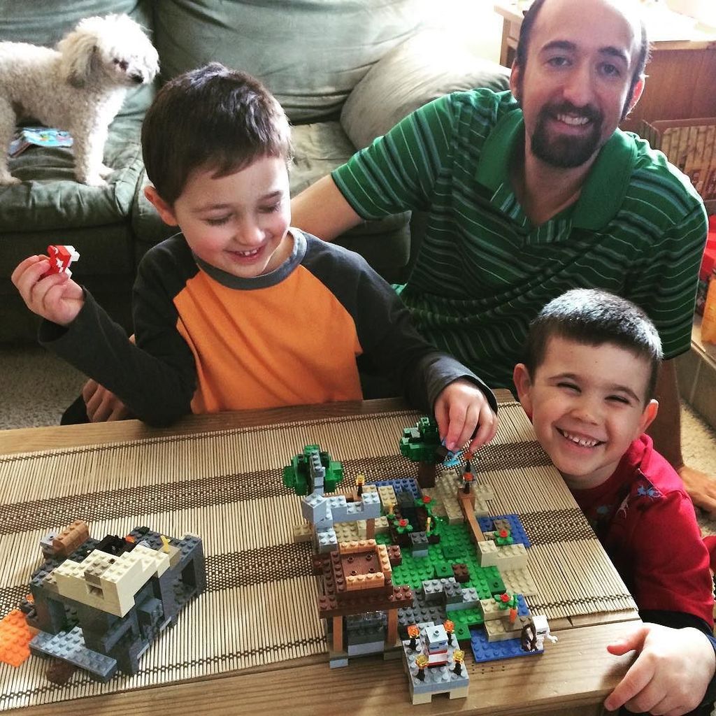jennmhesse's tweet image. It's a Lego Minecraft manic Monday. #lifewithboys #3ofthem