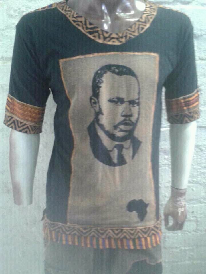 RhandzananiC's tweet photo. From @RhandzananiC studio to post'office &amp; send this T-shirt to my noble leader Khululani Skhosana in Gauteng! 

Give big thanks my King! https://t.co/MOg2nDyEf7