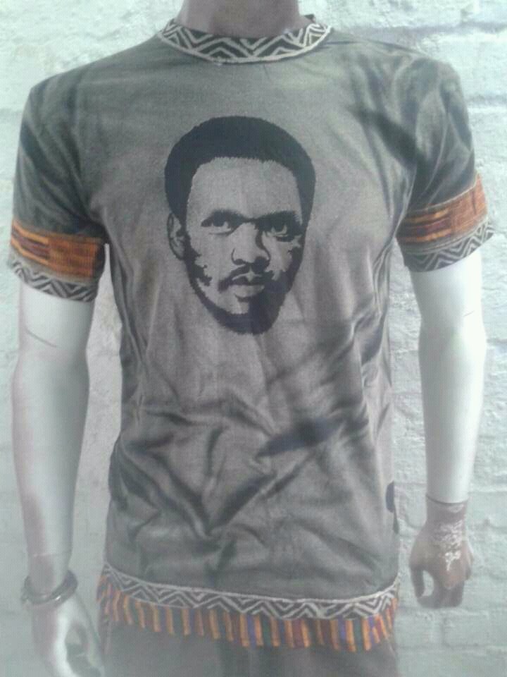 RhandzananiC's tweet photo. From @RhandzananiC studio to post'office &amp; send this T-shirt to my noble leader Khululani Skhosana in Gauteng! 

Give big thanks my King! https://t.co/MOg2nDyEf7