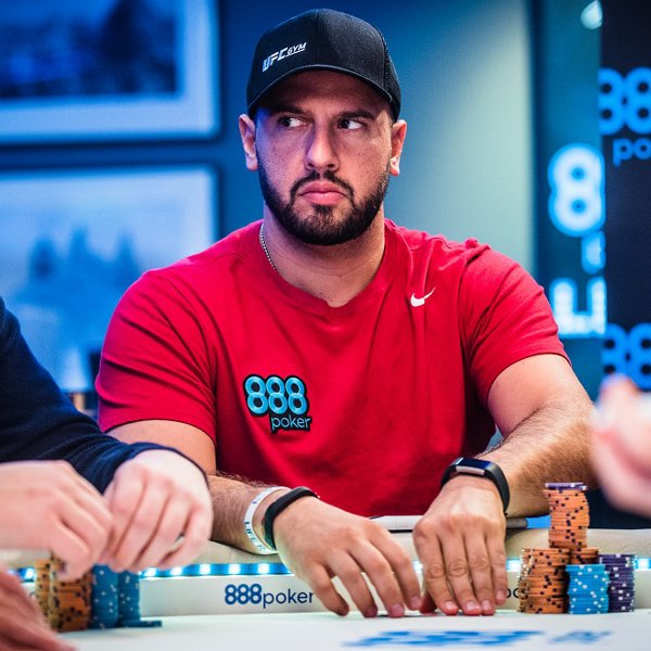888poker's tweet photo. There's more to @TheGrinder44 than collecting bracelets... #family >>>https://t.co/F1elhtLHKm https://t.co/PyAkZV3Bf8