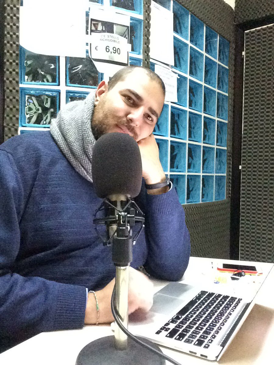 LuciaFino's tweet photo. La colonna con la colonna sonora!!! @SebbaLongo #angolodelmaker #audacibuddaci https://t.co/5u2gPVrA0K
