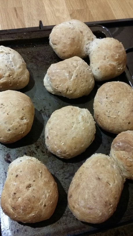 bumblebeau's tweet photo. Ten yummy #homemade #rolls made by @markonesafety #delicious #lunchforwork https://t.co/kD5wXzlKCh