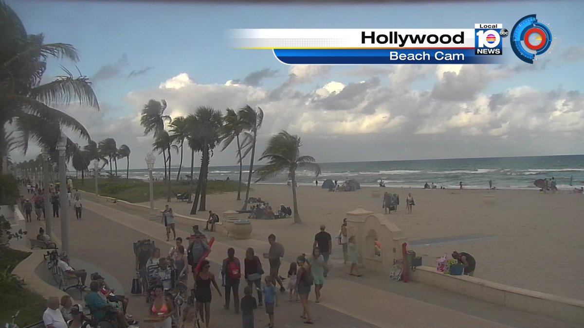 A few clouds along the coast as we look at our Hollywood Beach Camera https://t.co/iHOuC2CFVk