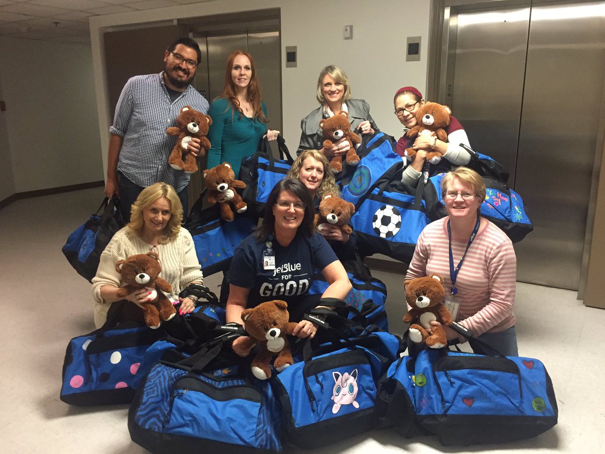 mamafair5's tweet photo. @hellojetblue we honored #MLKDay by stuffing sweet cases decorated by crewmembers #JetBlueSSC https://t.co/S3ynFyRGiY