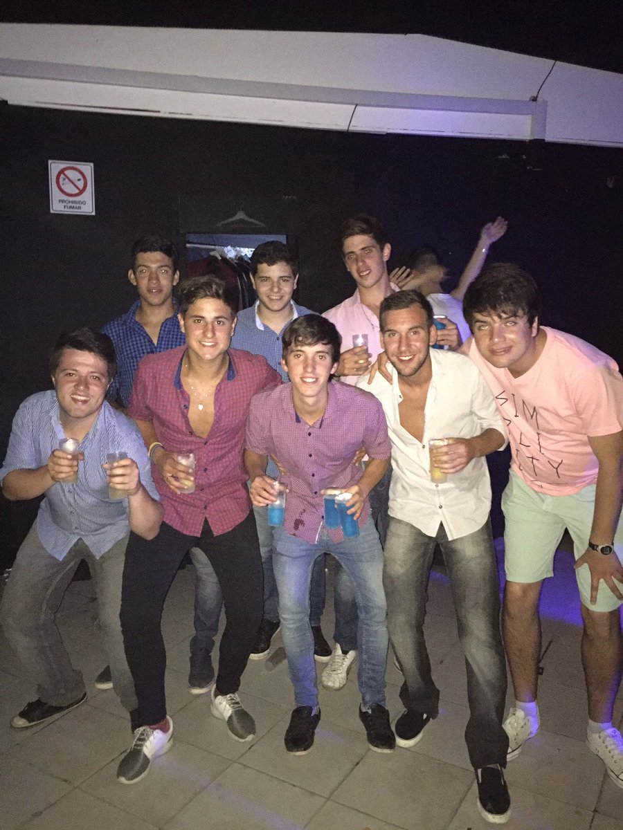 Mariauciello's tweet photo. Que semana más gedienta y hermosa con amigos! #AheeVa ✌️#PequePequeños https://t.co/DNSmVkn3H9