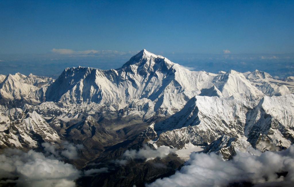 GreatPictures's tweet photo. Mount Everest is the highest mountain around the earth with 8848 meters above level sea. Located in the border between Nepal and China. https://t.co/z8YJJUOGAJ