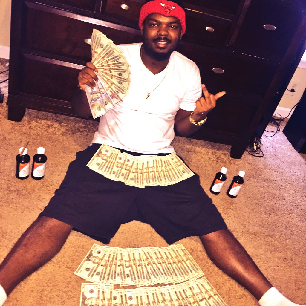 walkdagoldTRELL's tweet photo. #HustlaOfTheYear 
#SelfMadePlaya https://t.co/AgLWTNdy8x