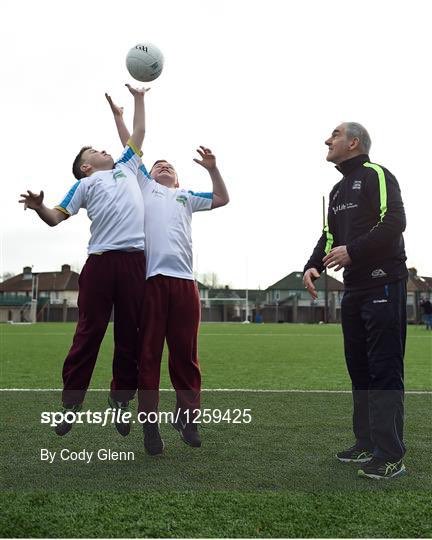 ChiarainCbs's tweet photo. Under the watchful eye of one of the best! #healthyclubproject @officialgaa @TyroneGAALive @Hill16Army @craobhchiarain https://t.co/FG32JD5YB6