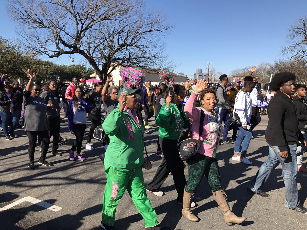 MLKCCDallas's tweet photo. @PaulQuinnTigers #dallasmlkday #mlkdayparade #MLKParade2017 https://t.co/srVgkEYxwY