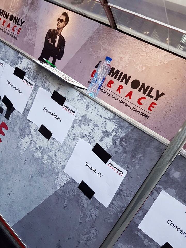 Voor aanstaande vrijdag zoekt <a href="/SmashTV1/">SmashTV</a> een cameraman #gezocht #redcarpet #retweet #dm