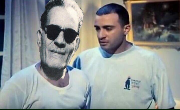 --و كان الصبي يشعر بوحدته عندما تغرب الشمس و يغطي الغرفة الظلام
-و انت بتفرق معاك ف ايه يا طه انت اعمي
--بس يا قارئ
-انت مبتشوفش يا طه