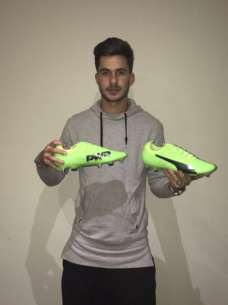 Gracias a <a href="/pumafootball/">PUMA Football</a> por mis nuevas botas #EvoPower , son espectaculares 👌🏻💪🏻 ! #choosepower #playLOUD ✅✅