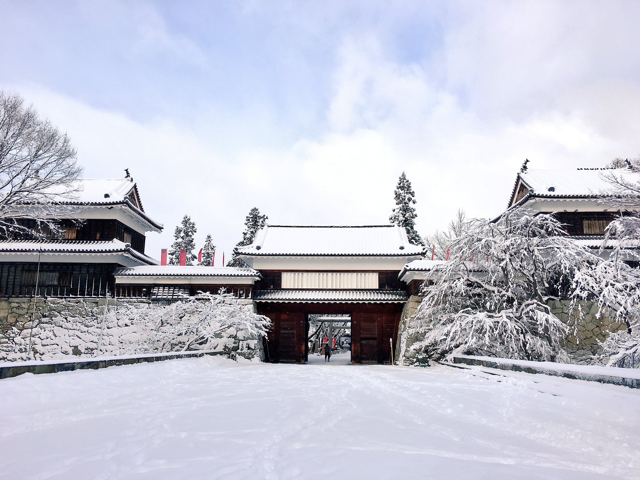 七左衛門 今朝の上田城 雪掻前 積雪四寸超 上田城 上田市 T Co 6v1ngmwavn Twitter 七左衛門 今朝の上田城 雪掻前 積雪四寸超 上田城 上田市 T Co 6v1ngmwavn Twitter