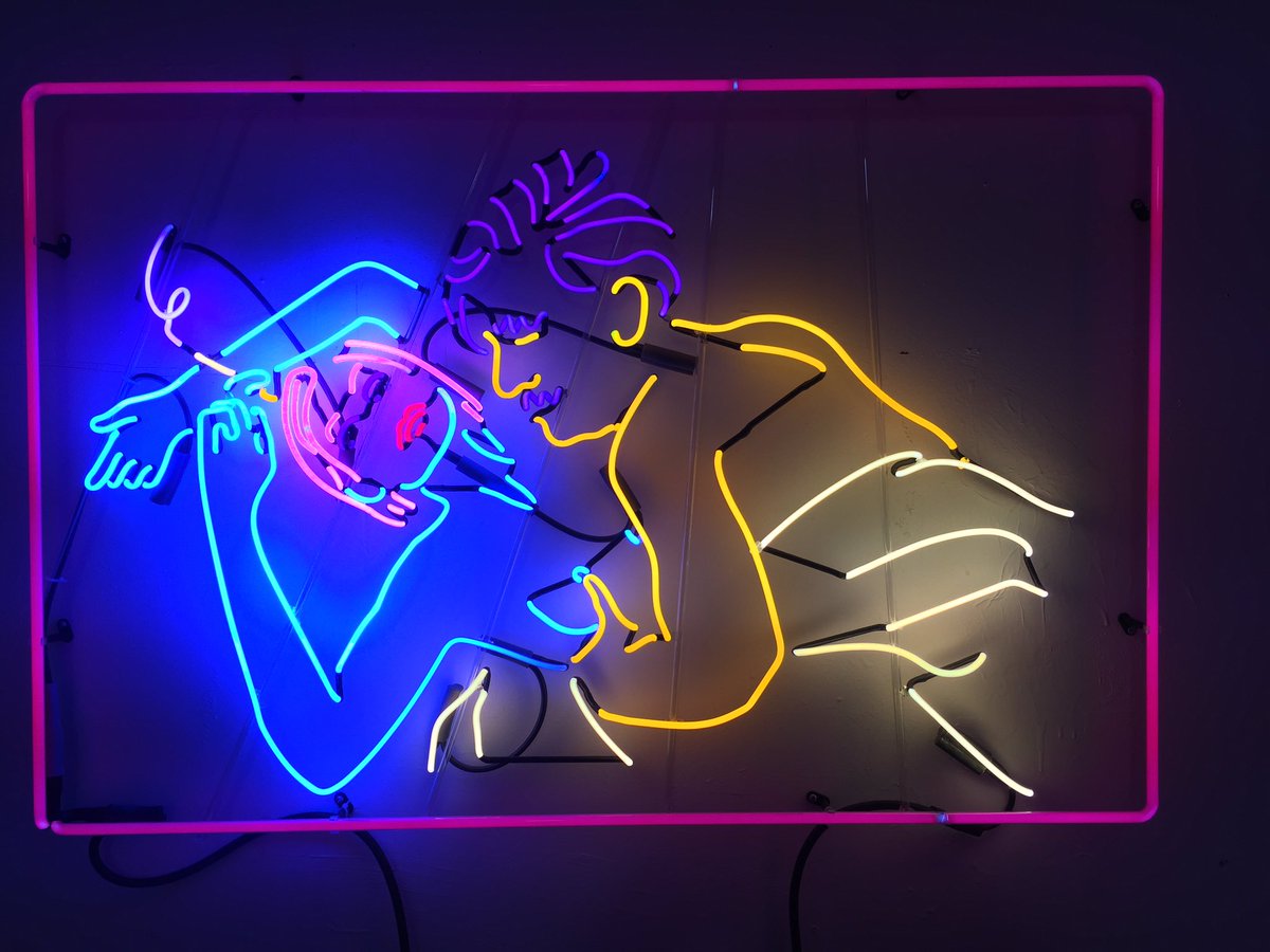 luluzhong's tweet photo. some monday neon #femalebehavior #katehush https://t.co/cvrhYV56GY