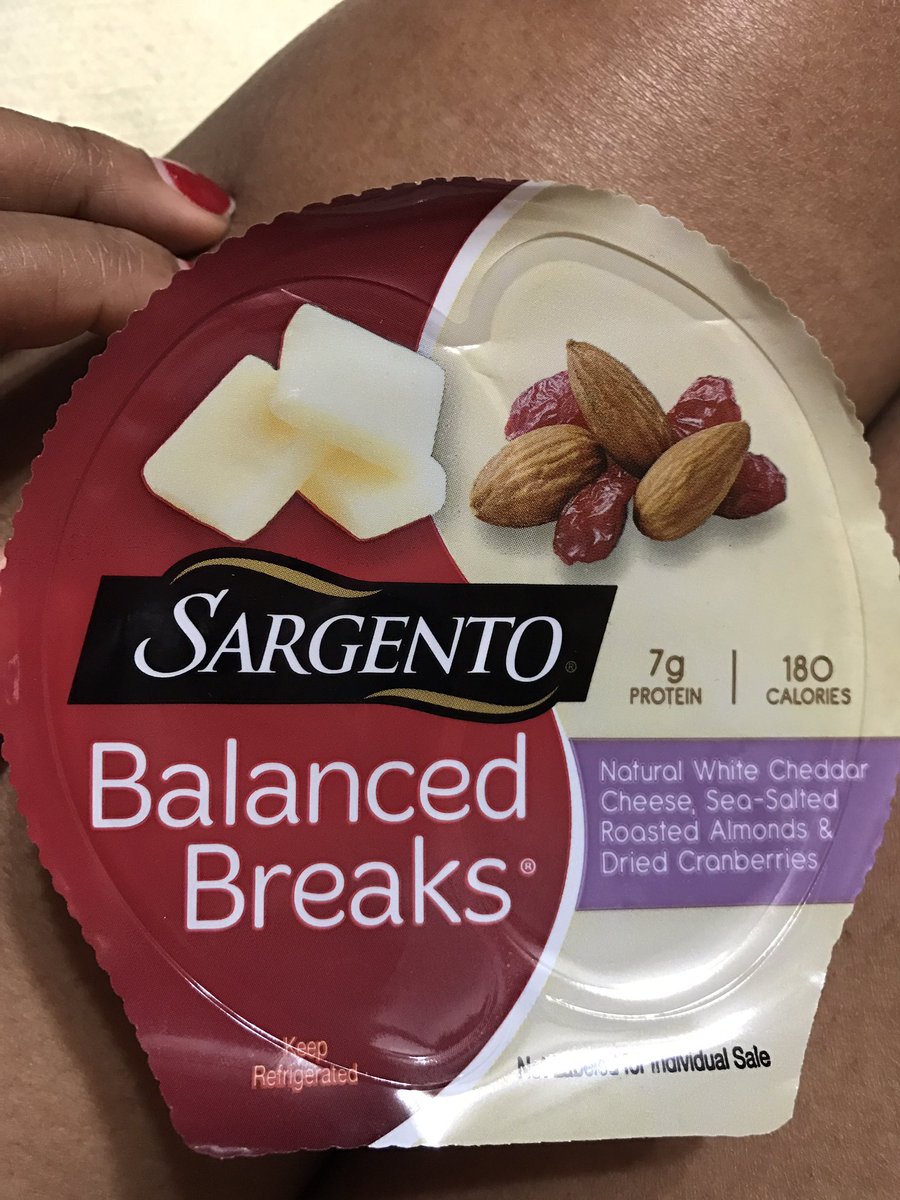 Billifitz's tweet photo. In other in news.. am I the only person that love these @SargentoCheese #balancedbreaks 🌰🍒🧀 https://t.co/HdiOljNotq