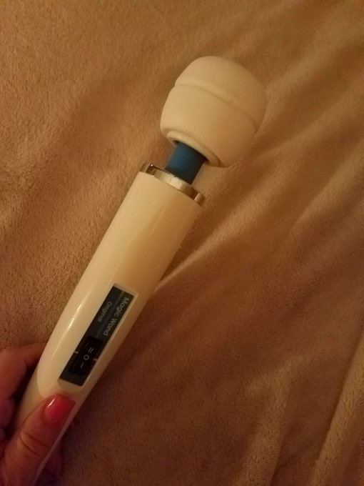 Thank you for so the great X-mas gifts.. a late arrival today.. but, ALWAYS A WELCOME ONE!! https://t<a href="/tag/jaxfootnight"class="tags"><span>#jaxfootnight</span></a>