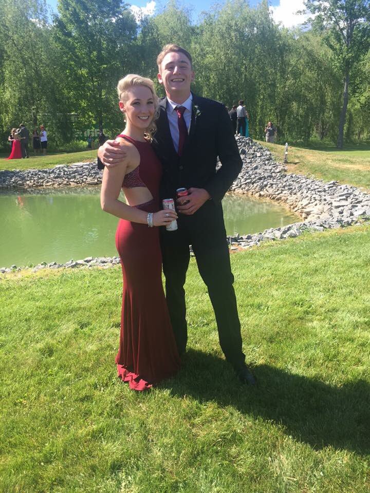 BumbleBreeW's tweet photo. Before each one of my proms I cried about being too ugly or too big, and didn't give myself any credit. Looking back I fucking slayed. Go me https://t.co/6GrGZd40bZ