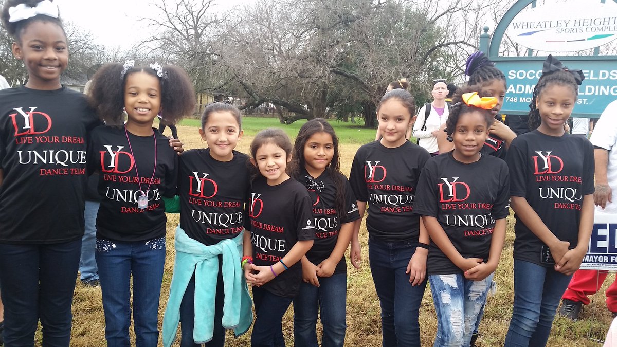 liss8cantu's tweet photo. Very proud of Live Your Dreams dancers #MLKParade2017 https://t.co/ZPhBLo88m2
