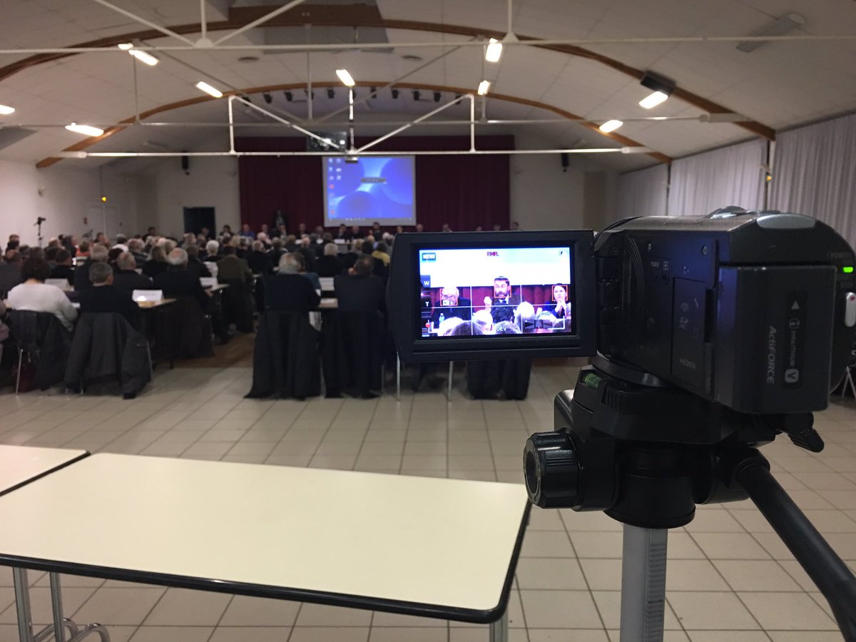 avranches_infos's tweet photo. Un des derniers conseils de Cté d'agglo MSM Normandie a priori filmé par le blog avranches infos maintenant que le #CAMSMN filme aussi ... https://t.co/wXbOHdKsug