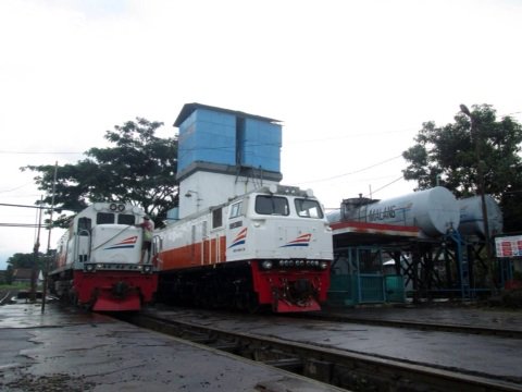 numpaksepur's tweet photo. selamat pagiii !! ~ @KAI121 @malangkereta @edansepurID @SahabatKAI121 @KeretaJogja @ppkadaop2bd https://t.co/LEJSeVmA1J