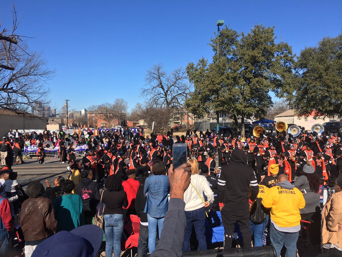 MLKCCDallas's tweet photo. @TigersLhs #LancasterTigerBand #dallasmlkparade #MLKParade2017 #mlkday https://t.co/5GaLA8QQnh