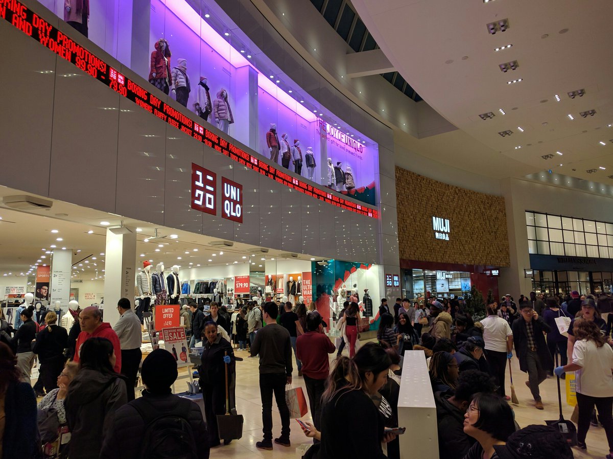 TangDami's tweet image. 平时的Yorkdale商场和Boxing day 时候的样子对比