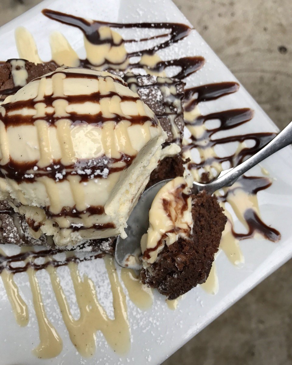 Always go a la mode 👌🏼 #chocolate #icecream #brownie #alamode #westvillage